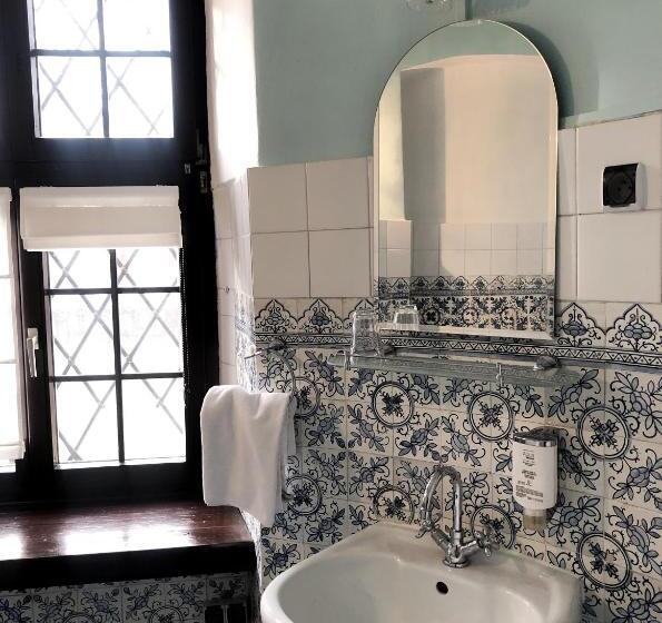 غرفة قياسية فردية, Pałac Krobielowice