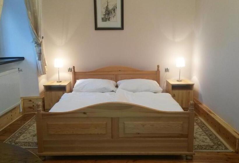 غرفة قياسية, Pałac Krobielowice