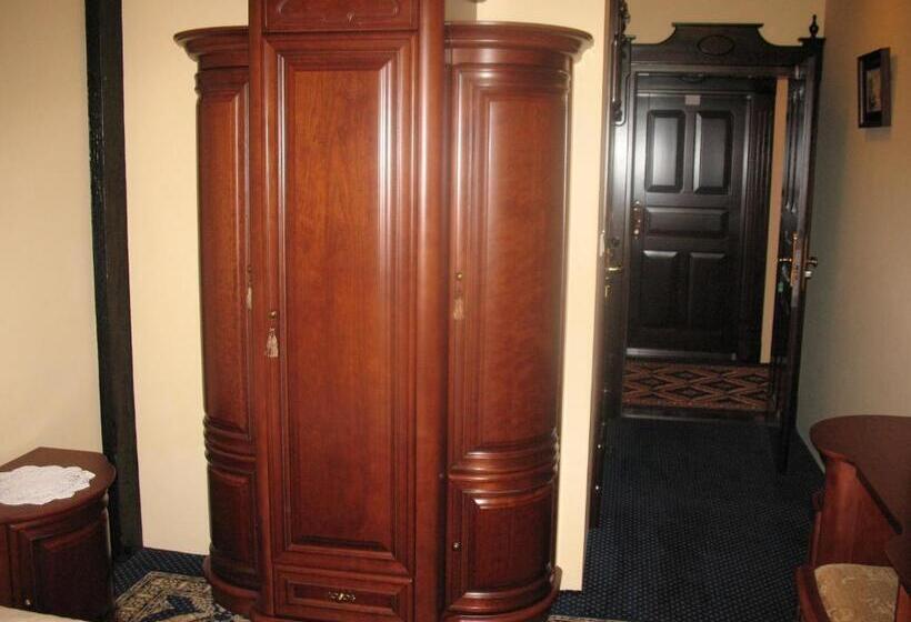 Номер Стандарт, Pałac Runowo