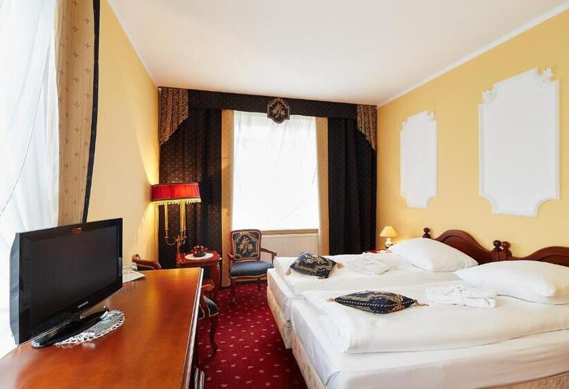 Номер Стандарт, Pałac Runowo