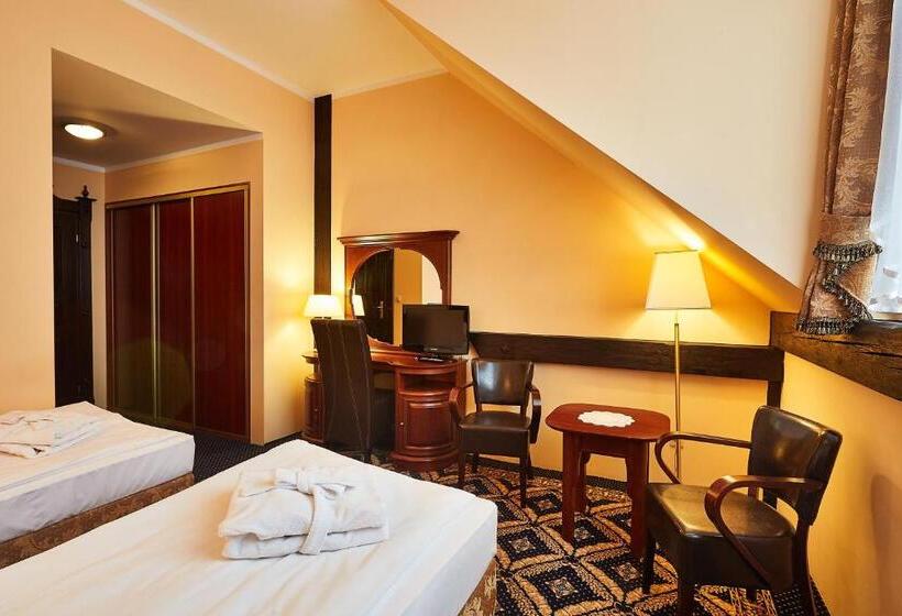 Номер Стандарт, Pałac Runowo