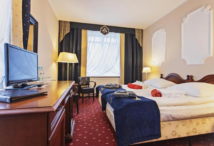 Номер Стандарт, Pałac Runowo