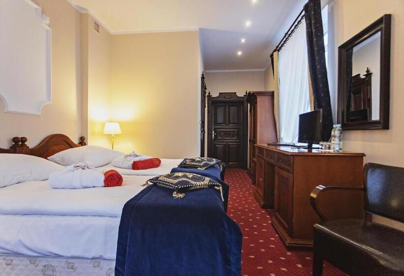 Номер Стандарт, Pałac Runowo