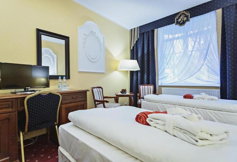 Номер Стандарт, Pałac Runowo