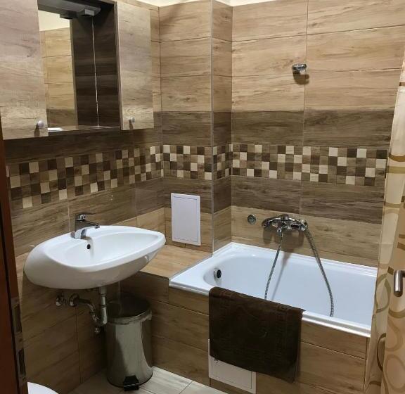 Четырехместный Номер Стандарт, Royal