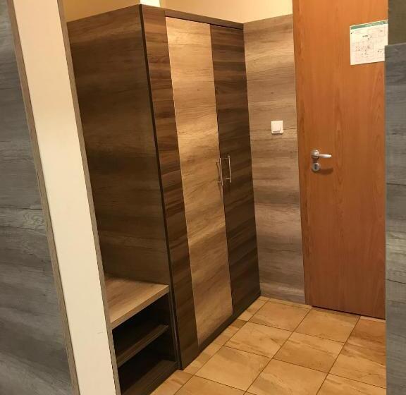 Четырехместный Номер Стандарт, Royal