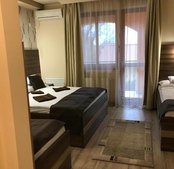 Четырехместный Номер Стандарт, Royal