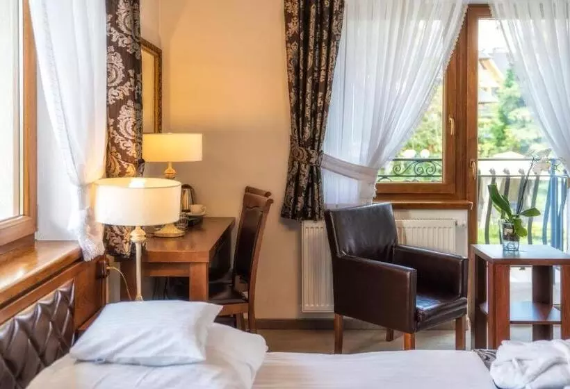 اتاق استاندارد چهار تخته, Sądelski Dwór Medical & Spa