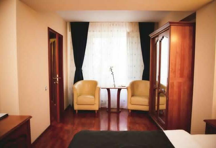 Номер Стандарт, Senator