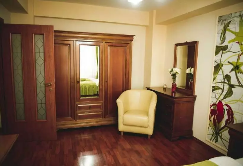 Suite, Senator