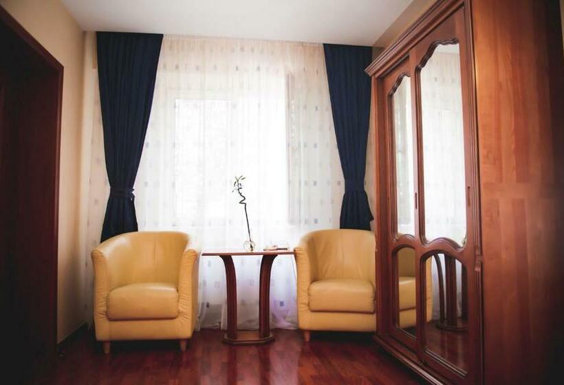 Номер Стандарт, Senator