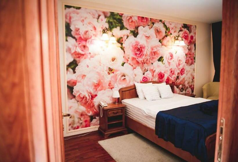 Номер Стандарт, Senator