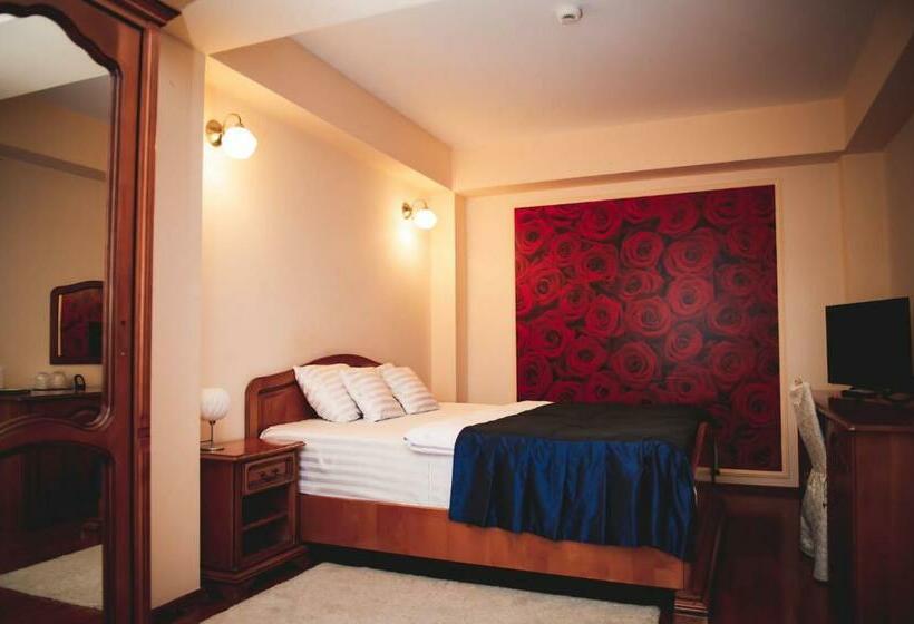 Номер Стандарт, Senator