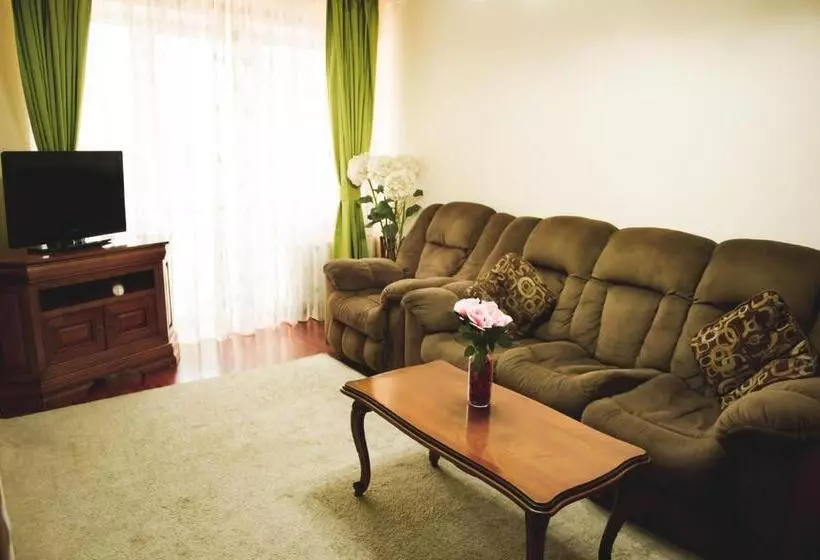 Suite, Senator