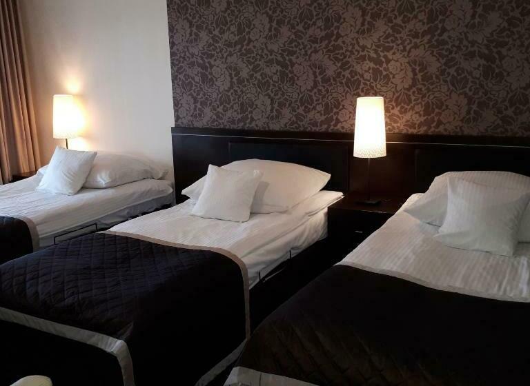 חדר קלאסי לשלושה, Zacisze