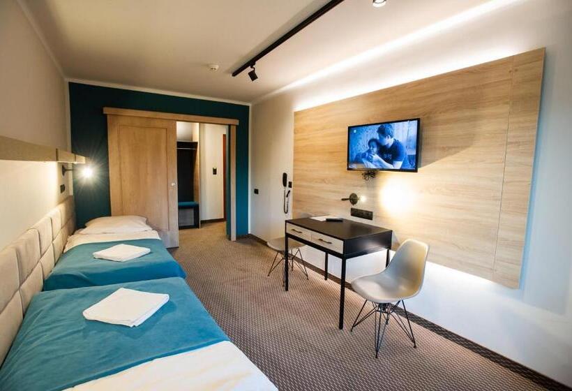 اتاق خانوادگی, Halo Szczyrk