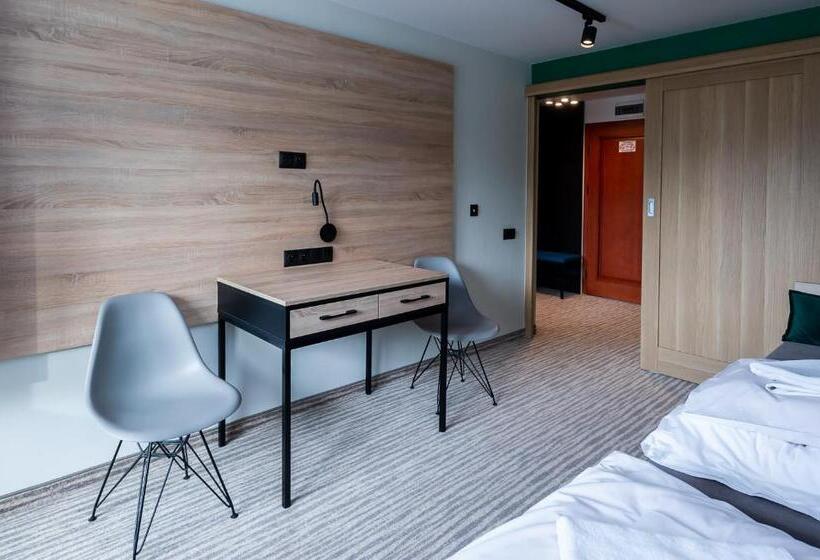 اتاق خانوادگی, Halo Szczyrk