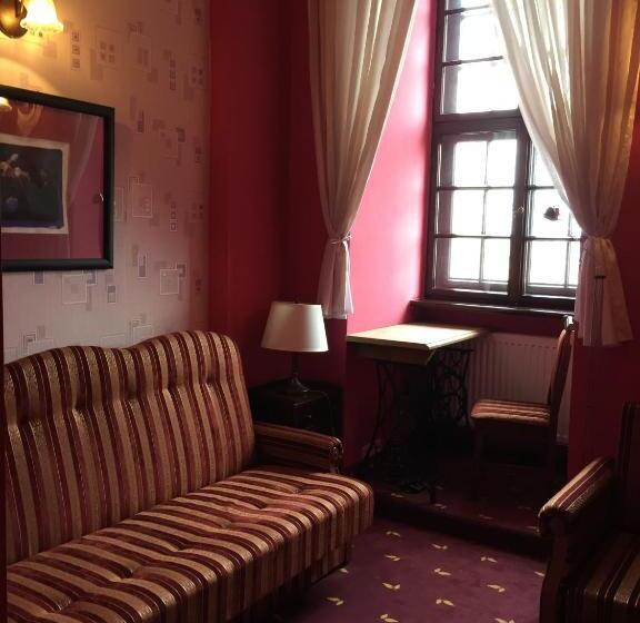 חדר אקונומי, Zamek Dobra