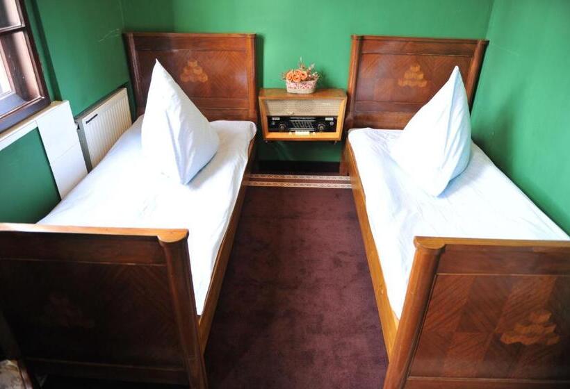 חדר אקונומי, Zamek Dobra