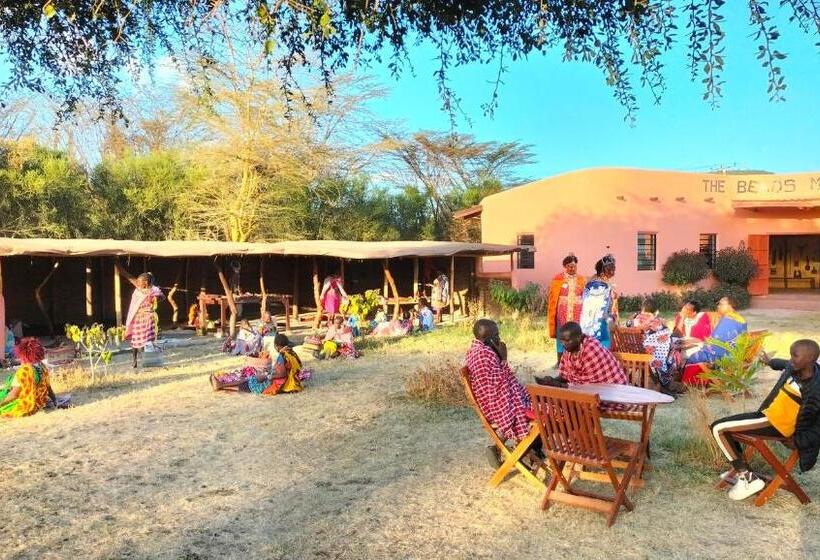 اتاق استاندارد, Beats Of Beads Trust