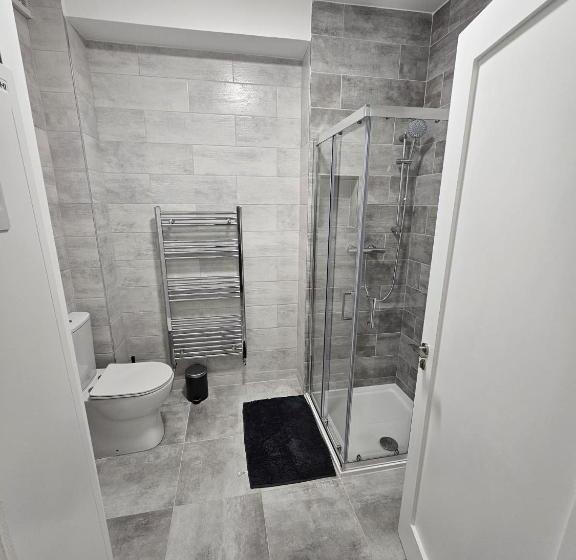 四人标准间, Room In Dublin 8 / Cosy House