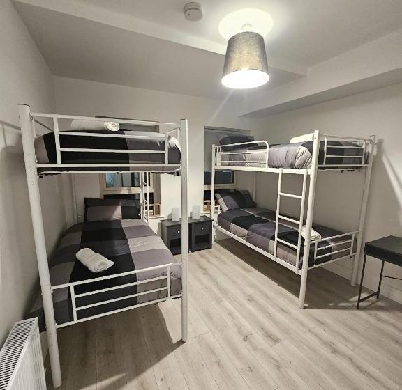 四人标准间, Room In Dublin 8 / Cosy House