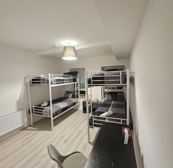 四人标准间, Room In Dublin 8 / Cosy House