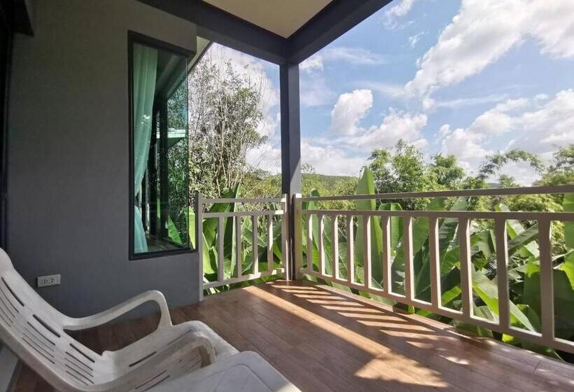 발코니가 있는 스위트, Bangnu Greenery Resort