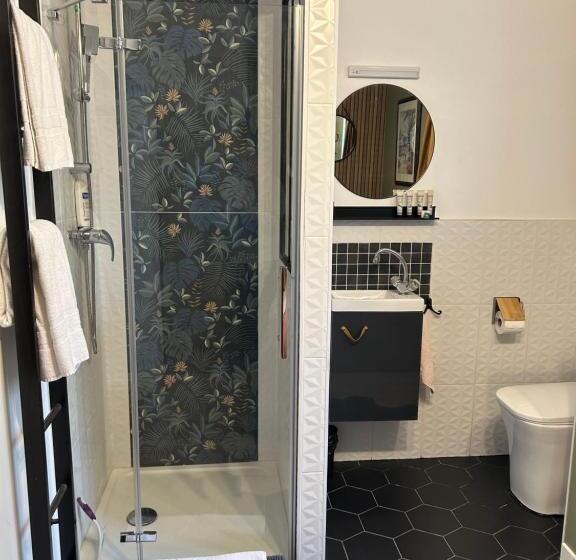 スタンダードスタジオ, Le Relais Du Bord De Seine