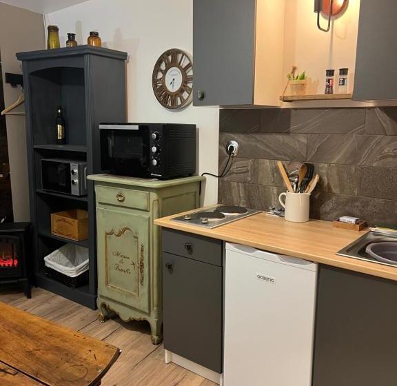 スタンダードスタジオ, Le Relais Du Bord De Seine