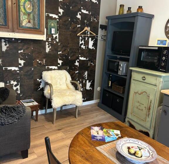 スタンダードスタジオ, Le Relais Du Bord De Seine