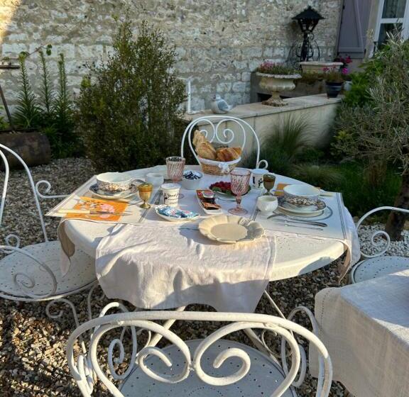 スタンダードスタジオ, Le Relais Du Bord De Seine