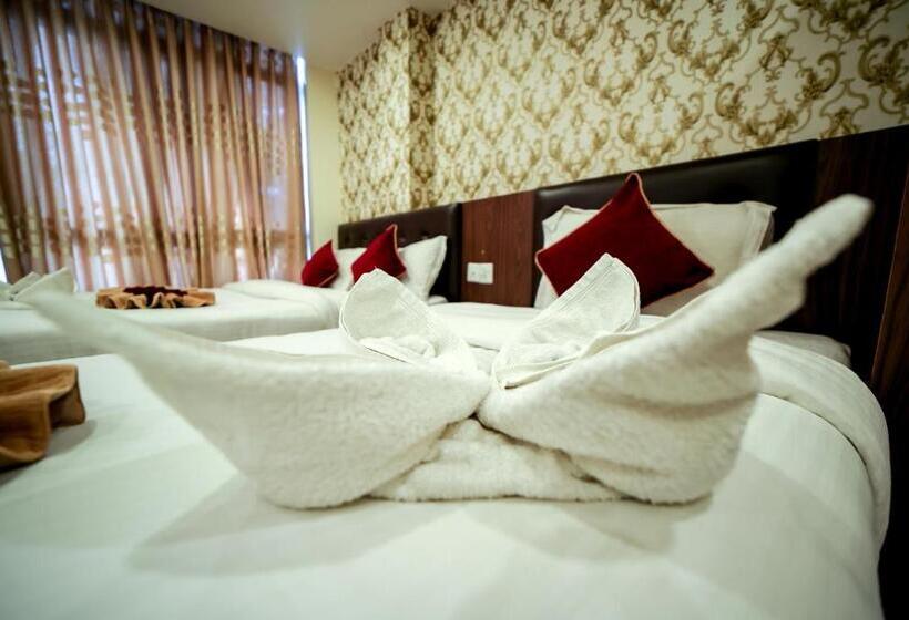 اتاق لوکس, Ananda Bhairav