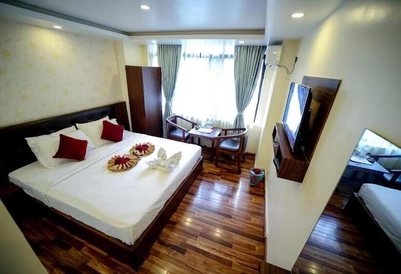 اتاق لوکس با تخت بزرگ, Ananda Bhairav