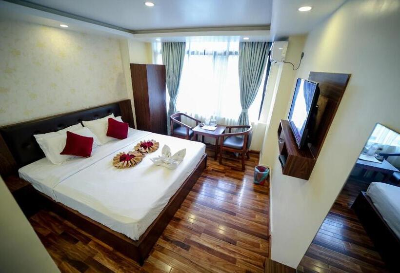 اتاق لوکس با تخت بزرگ, Ananda Bhairav