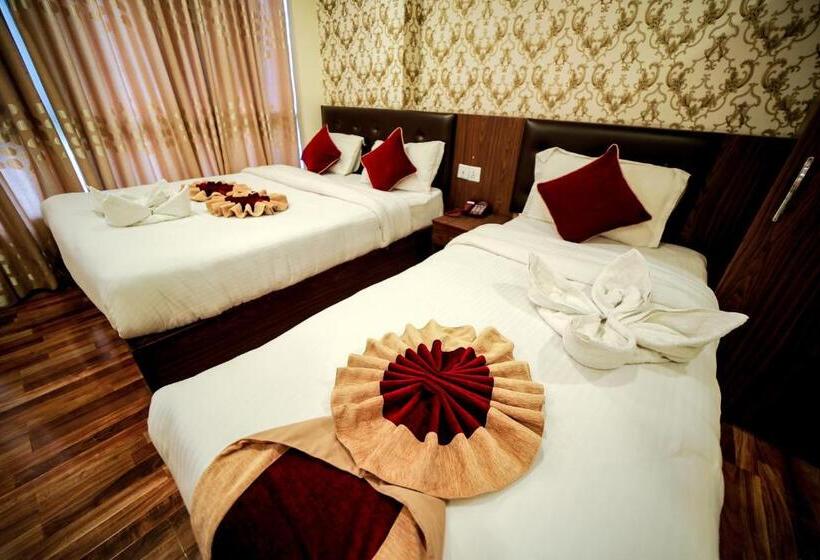 اتاق لوکس سه تخته, Ananda Bhairav