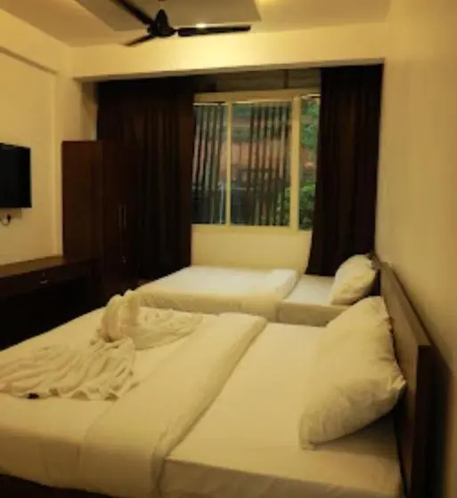 Standard Neljän Hengen Huone, Aroma Inn Kerala
