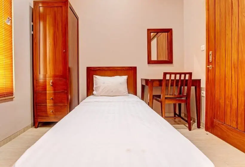 Deluxe Yhden Hengen Huone, Oyo Life 93497 Griya Kost Rr