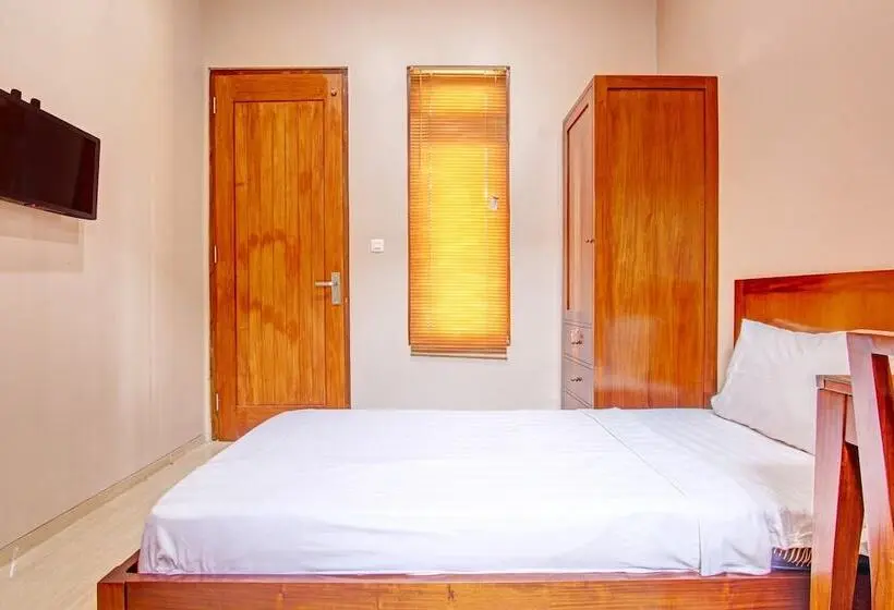 Deluxe Yhden Hengen Huone, Oyo Life 93497 Griya Kost Rr