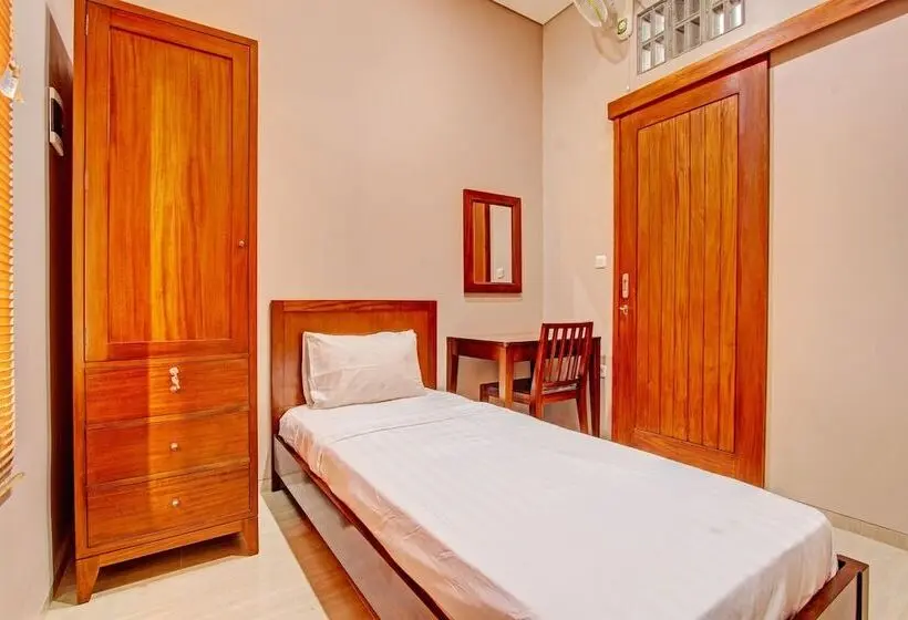 Deluxe Yhden Hengen Huone, Oyo Life 93497 Griya Kost Rr