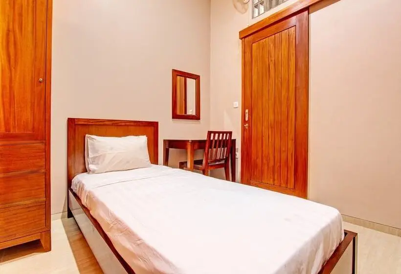 Deluxe Yhden Hengen Huone, Oyo Life 93497 Griya Kost Rr