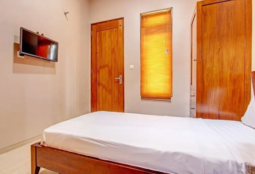 Deluxe Yhden Hengen Huone, Oyo Life 93497 Griya Kost Rr