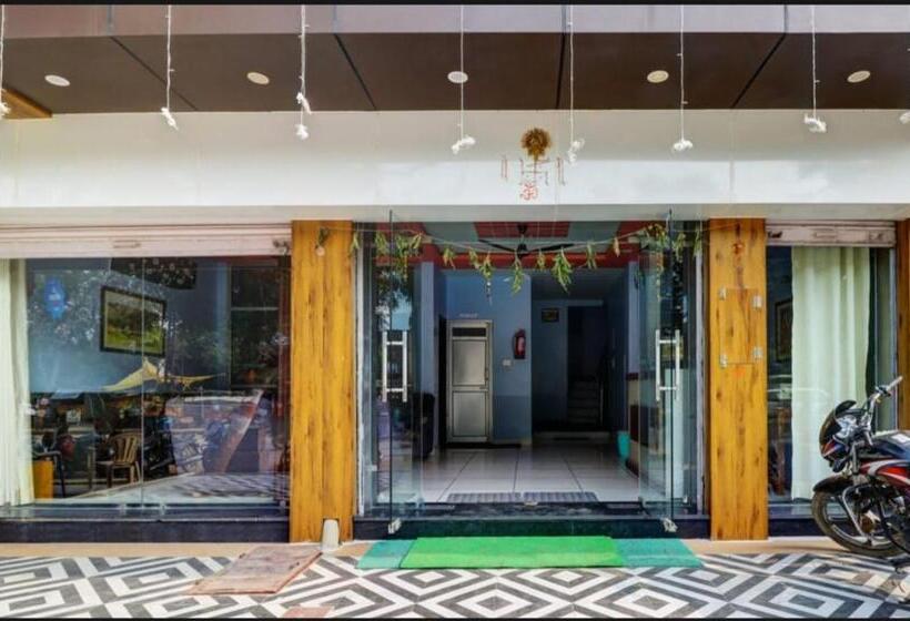 디럭스 룸, Shree Guest House