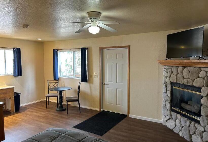 디럭스 스위트 킹 침대, Snow Bear Lodge