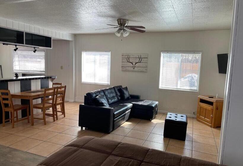 스탠다드 스튜디오, Snow Bear Lodge