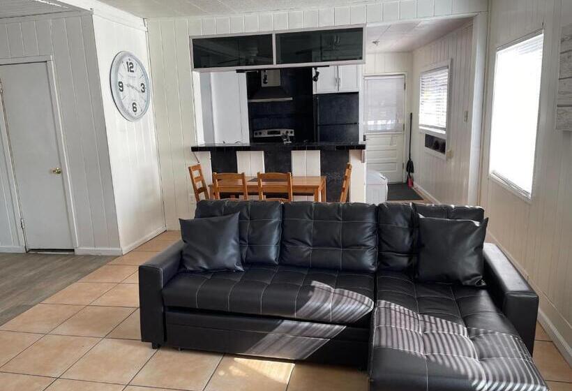 스탠다드 스튜디오, Snow Bear Lodge