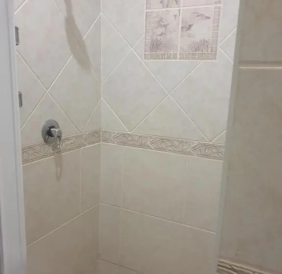 オーシャンビュースタンダードルーム, Grace Avenue Townhouse