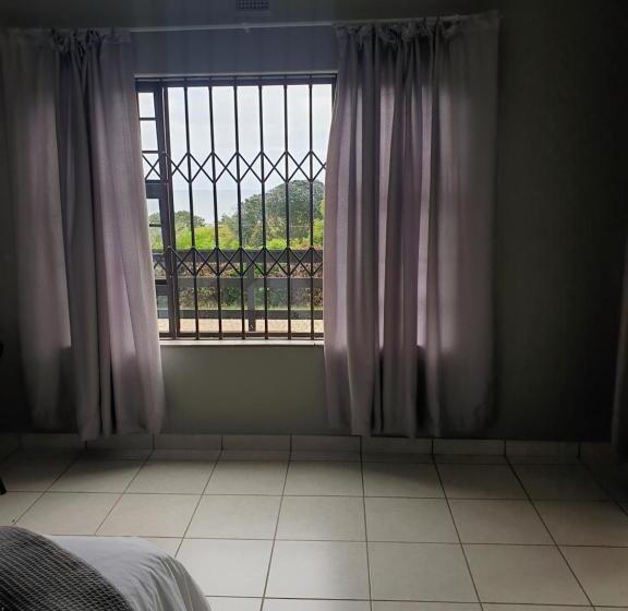 غرفة قياسية مطلّة علي البحر, Grace Avenue Townhouse