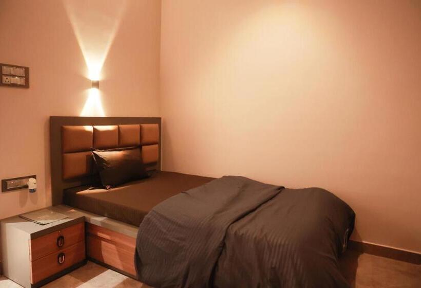 غرفة قياسية فردية حمام مشترك, Kesar Nivas Luxury Guest House