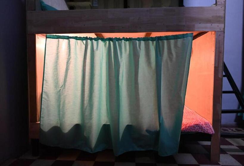 Кровать в Общей Комнате, Bop`s Cocktail Bar And Hostel